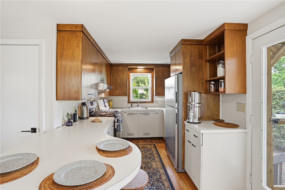 407 Smithfield Avenue Pawtucket, RI 02860 - Photo 5 of 49
