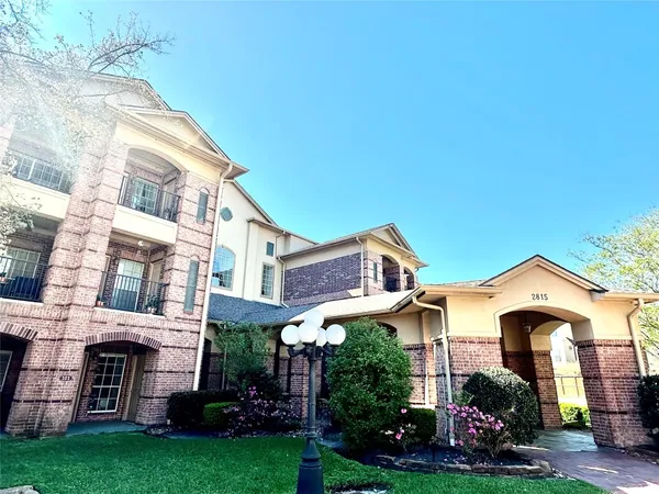 $1,600 | 2815 Kings Crossing Drive, Unit 209, Kingwood, TX 77345