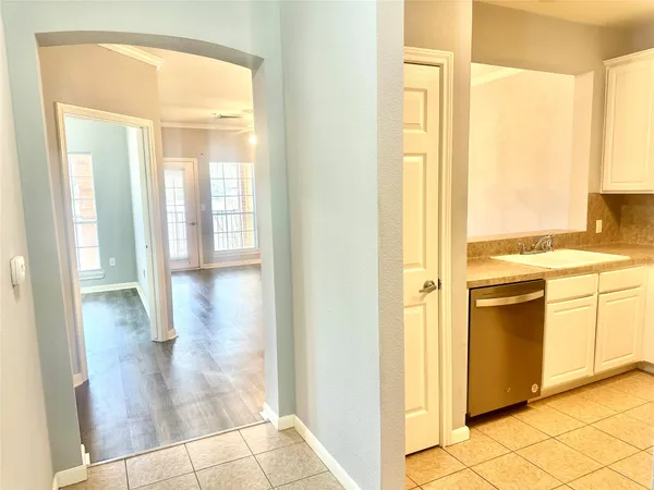 $1,600 | 2815 Kings Crossing Drive, Unit 209, Kingwood, TX 77345