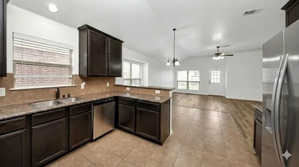 $2,100 | 8226 Silent Deep Drive, Rosenberg, TX 77469