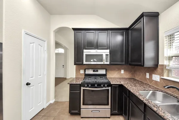 $2,100 | 8226 Silent Deep Drive, Rosenberg, TX 77469