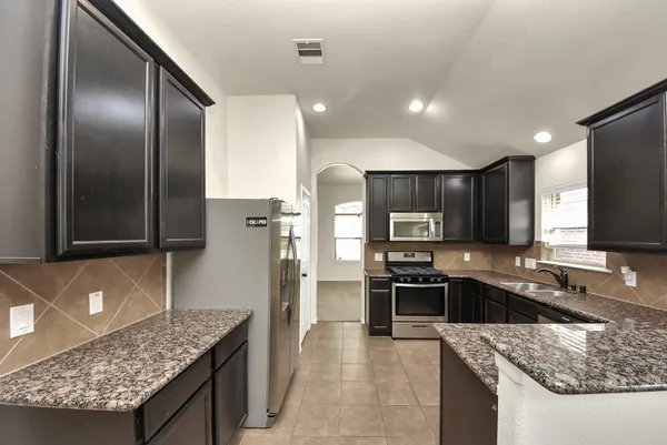 $2,100 | 8226 Silent Deep Drive, Rosenberg, TX 77469