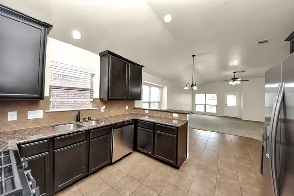 $2,100 | 8226 Silent Deep Drive, Rosenberg, TX 77469