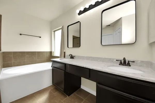 $2,100 | 8226 Silent Deep Drive, Rosenberg, TX 77469