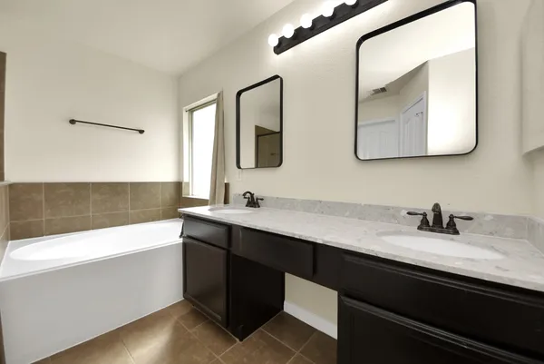 $2,100 | 8226 Silent Deep Drive, Rosenberg, TX 77469