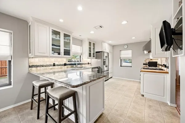 $519,500 | 129 East Louella Drive, Hurst, TX 76054
