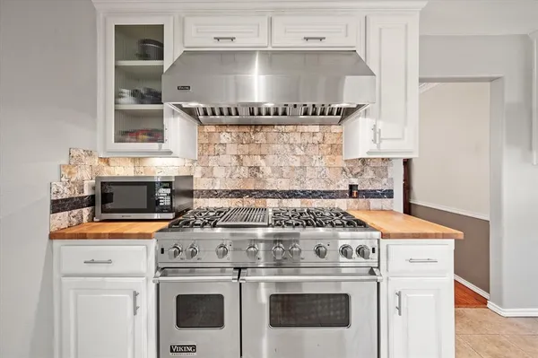 $519,500 | 129 East Louella Drive, Hurst, TX 76054