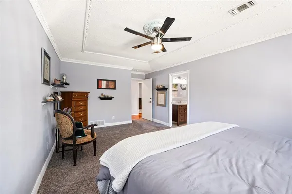 $519,500 | 129 East Louella Drive, Hurst, TX 76054