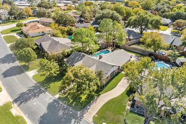 $519,500 | 129 East Louella Drive, Hurst, TX 76054