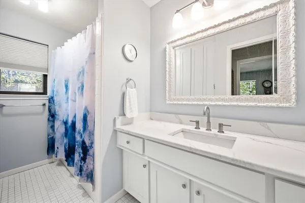 $519,500 | 129 East Louella Drive, Hurst, TX 76054