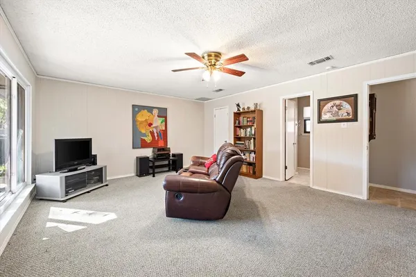 $519,500 | 129 East Louella Drive, Hurst, TX 76054