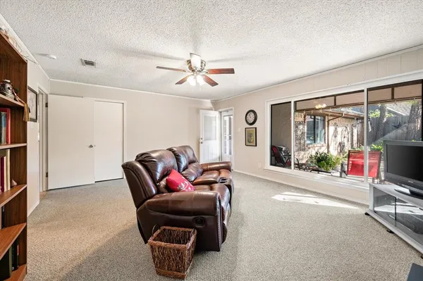 $519,500 | 129 East Louella Drive, Hurst, TX 76054