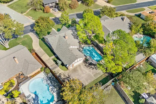 $519,500 | 129 East Louella Drive, Hurst, TX 76054