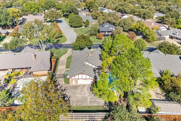 $519,500 | 129 East Louella Drive, Hurst, TX 76054