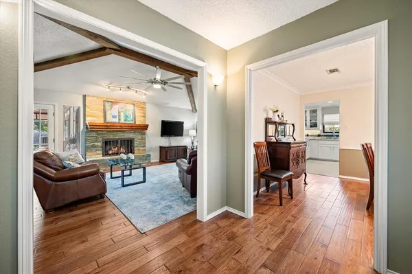 $519,500 | 129 East Louella Drive, Hurst, TX 76054