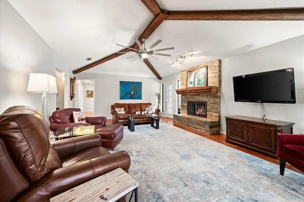 $519,500 | 129 East Louella Drive, Hurst, TX 76054