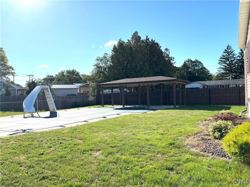 7658 Clover Road Syracuse, NY 13212 - Photo 18 of 31 Back Yard