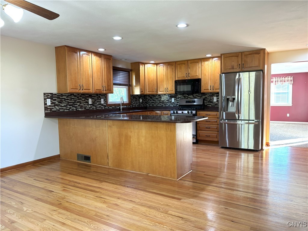 7658 Clover Road Syracuse, NY 13212 - Photo 2 of 31 Large Updated Kitchen/Dining Room