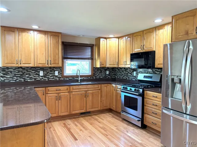 $295,500 | 7658 Clover Road, Syracuse, NY 13212