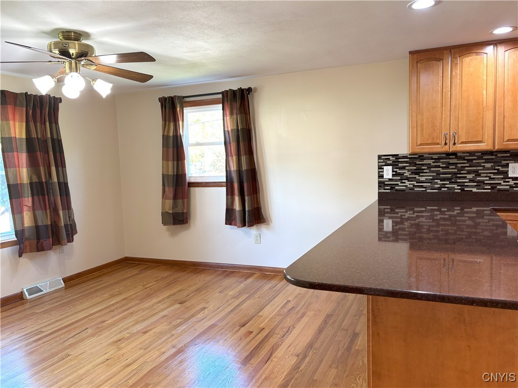 7658 Clover Road Syracuse, NY 13212 - Photo 5 of 31 Dining Room/Breakfast Bar