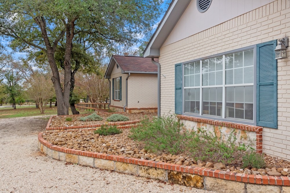 33 Oak Haven Road Fredericksburg, TX 78624 - Photo 8 of 54