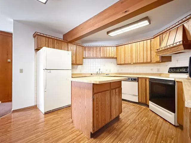 $299,900 | N1417 Oak Park Drive, Menominee, MI 49858