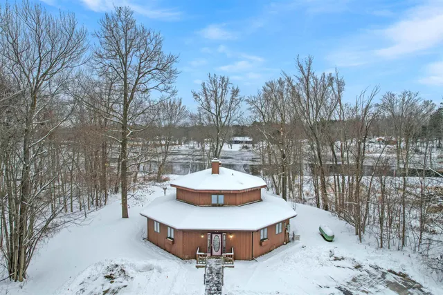 $299,900 | N1417 Oak Park Drive, Menominee, MI 49858