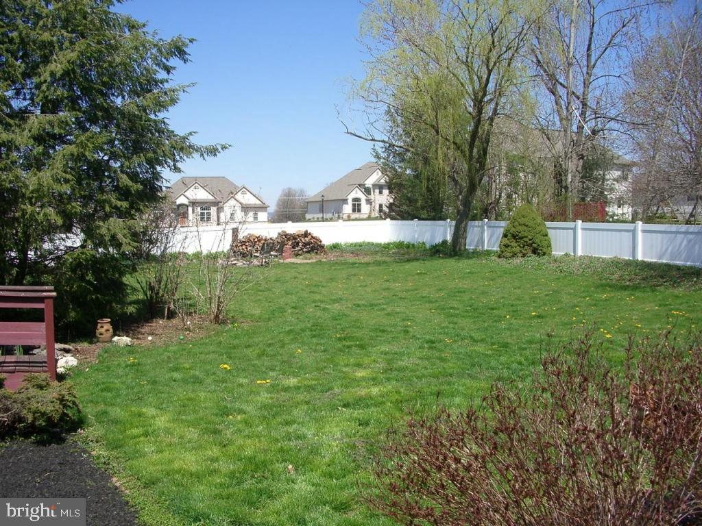 23 Pinewood Avenue Lititz, PA 17543 - Photo 11 of 13