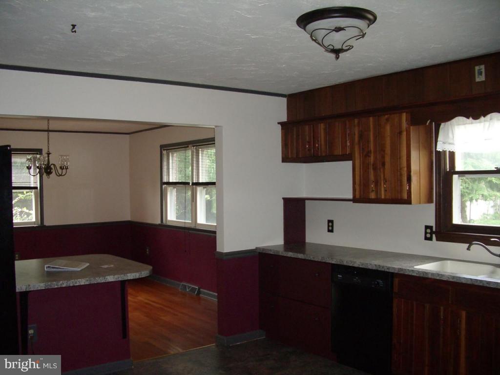 23 Pinewood Avenue Lititz, PA 17543 - Photo 9 of 13