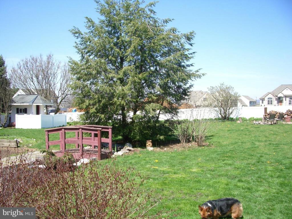 23 Pinewood Avenue Lititz, PA 17543 - Photo 10 of 13