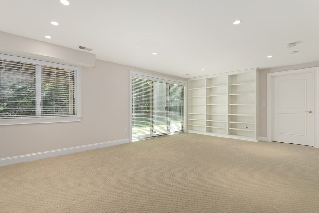 7 Wainwright Road, Unit 55 Winchester, MA 01890 - Photo 33 of 42