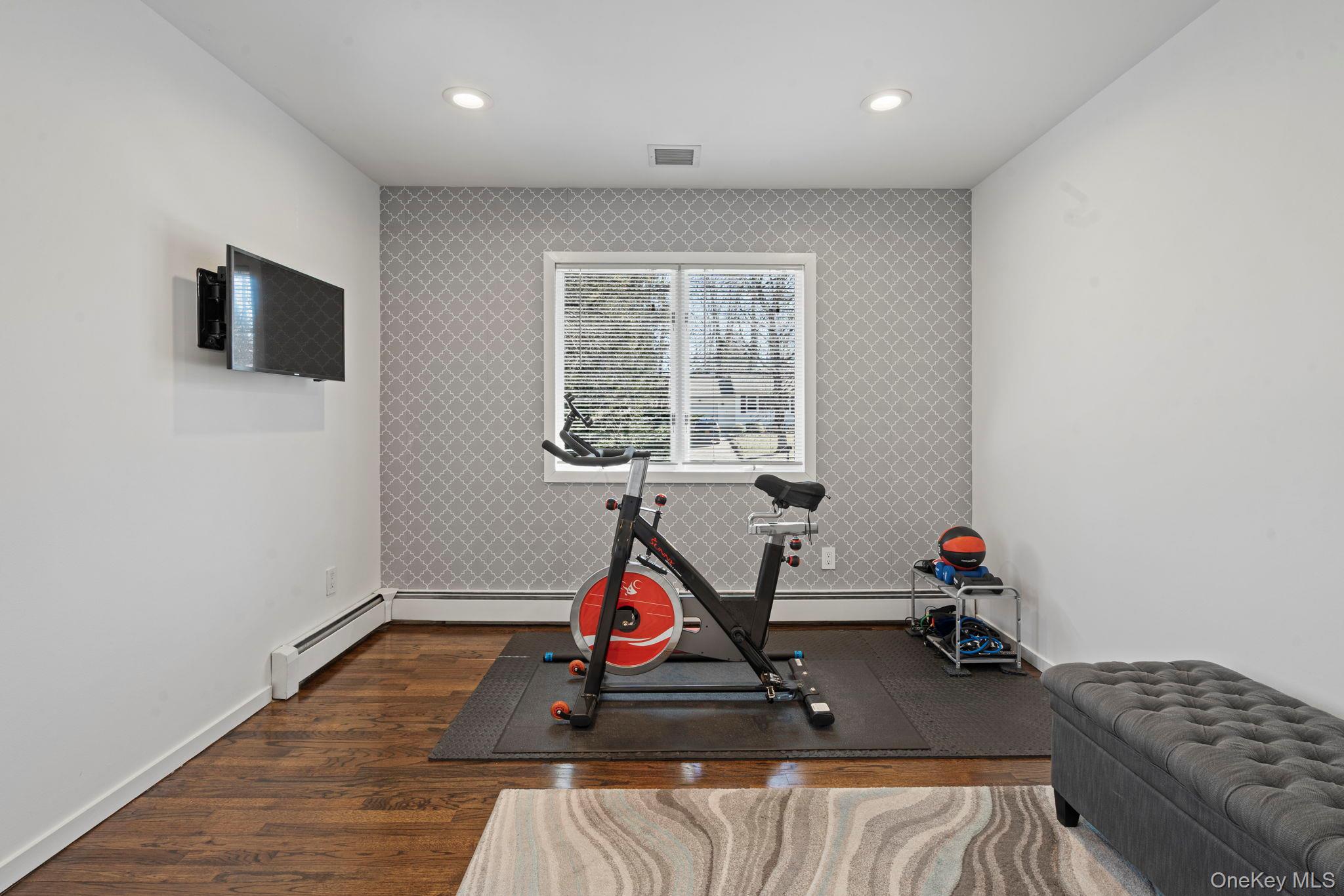 25 Cliff Road West Wading River, NY 11792 - Photo 17 of 35 a room with furniture and gym equipment