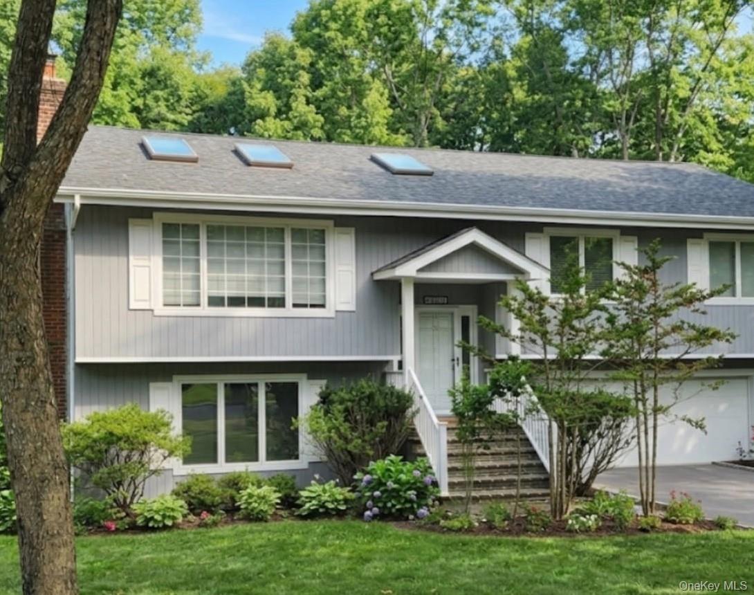 25 Cliff Road West Wading River, NY 11792 - Photo 2 of 35 a front view of a house with garden