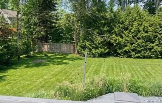 a view of a fountain in the backyard of a house