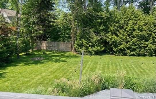 25 Cliff Road West Wading River, NY 11792 - Photo 30 of 35 a view of a backyard