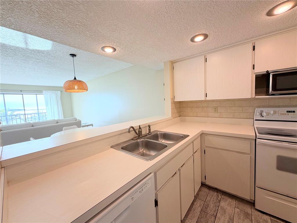 4550 Bay Boulevard, Unit 1224 Port Richey, FL 34668 - Photo 9 of 25 a kitchen that has a sink and a stove