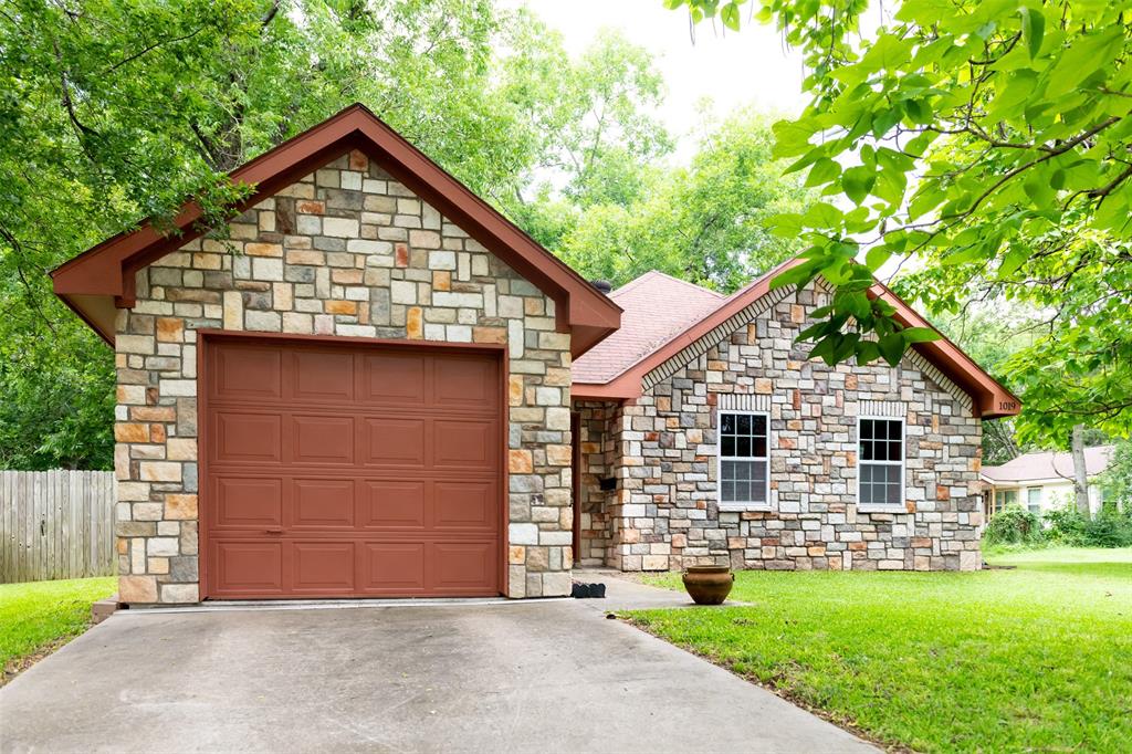 1019 Pine Street Bonham, TX 75418 - Photo 2 of 26 front view of a house with a yard