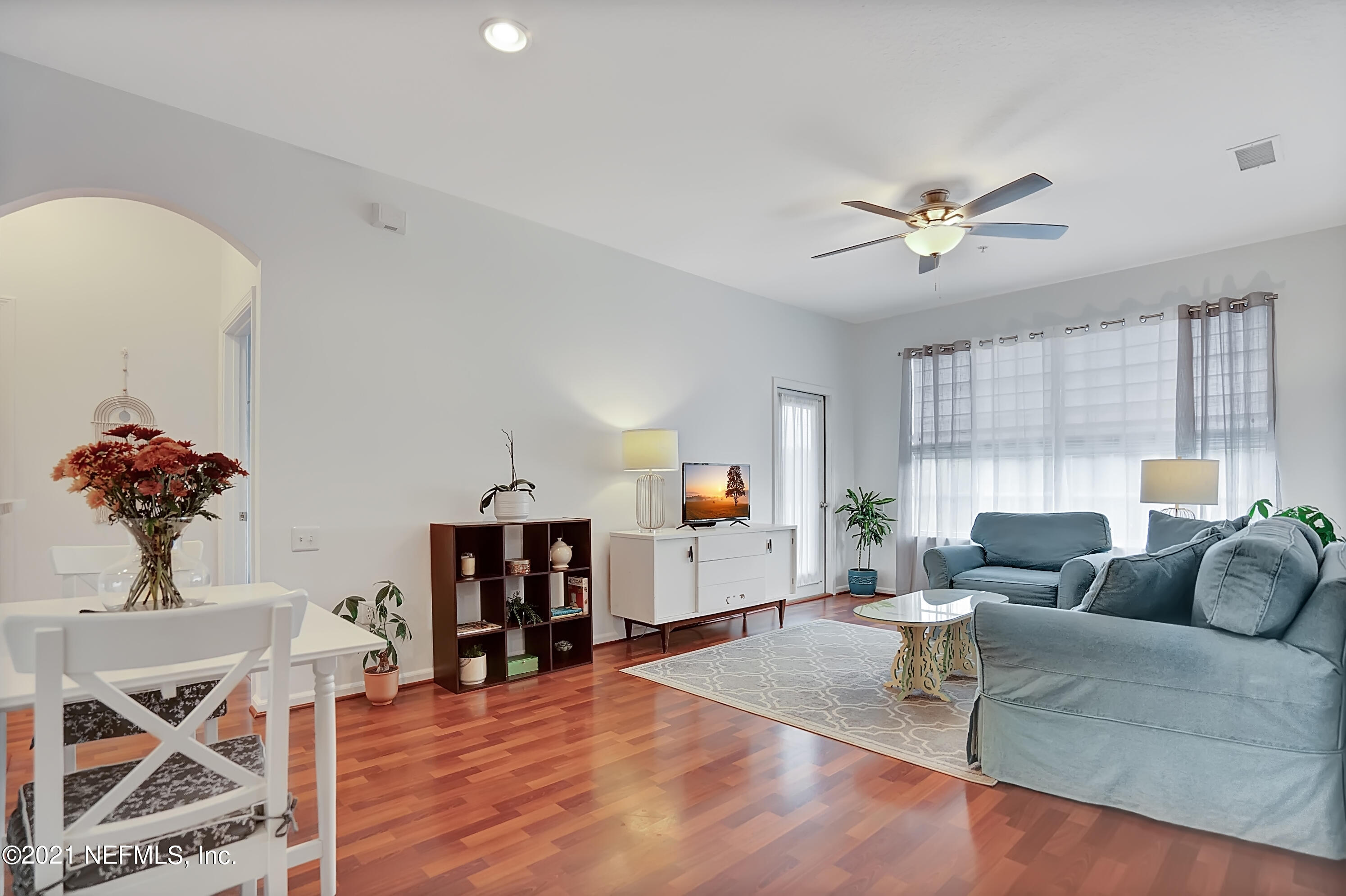 10550 Baymeadows Road, Unit 227 Jacksonville, FL 32256 - Photo 4 of 26 Living room