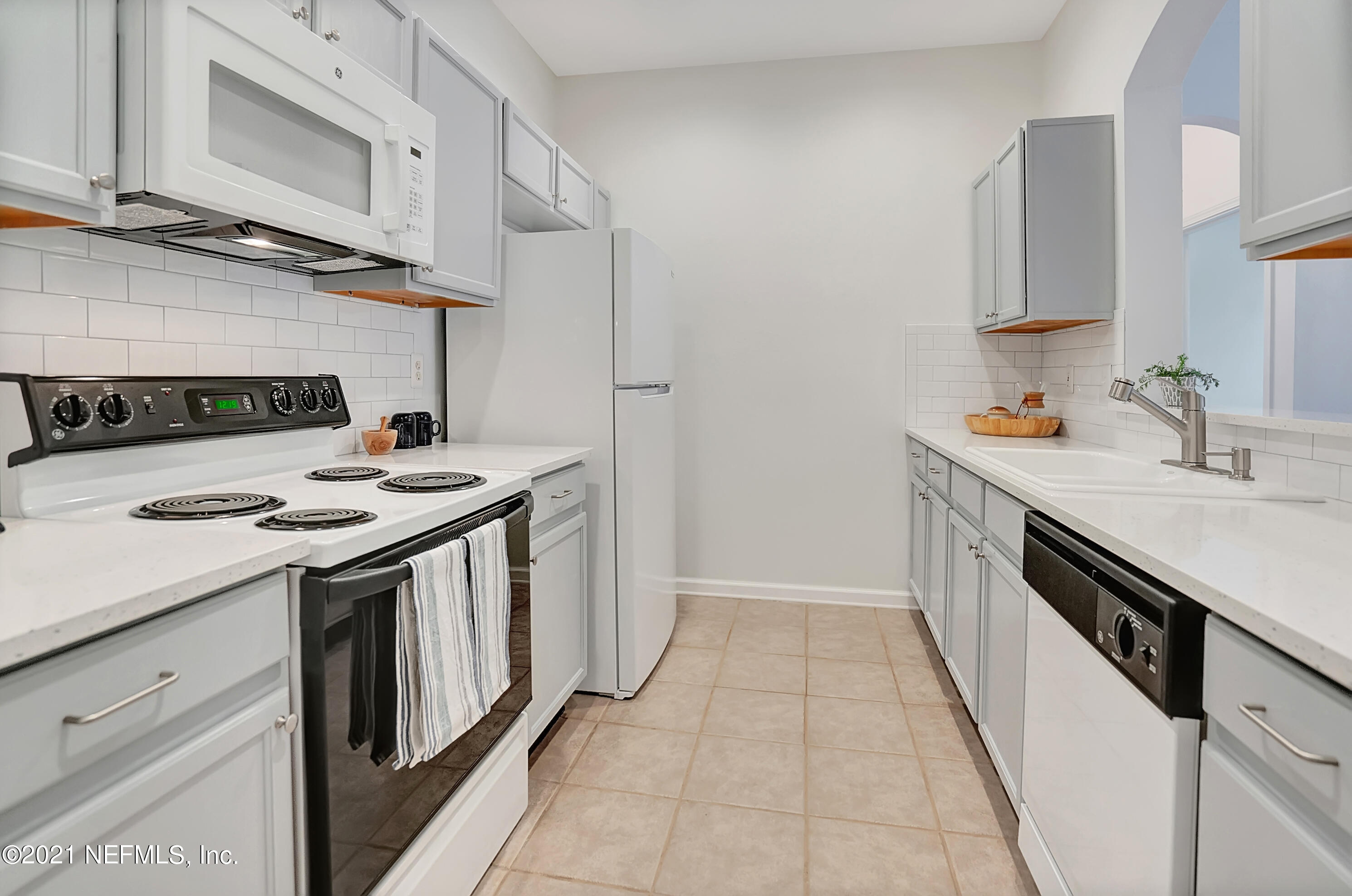 10550 Baymeadows Road, Unit 227 Jacksonville, FL 32256 - Photo 8 of 26 Kitchen