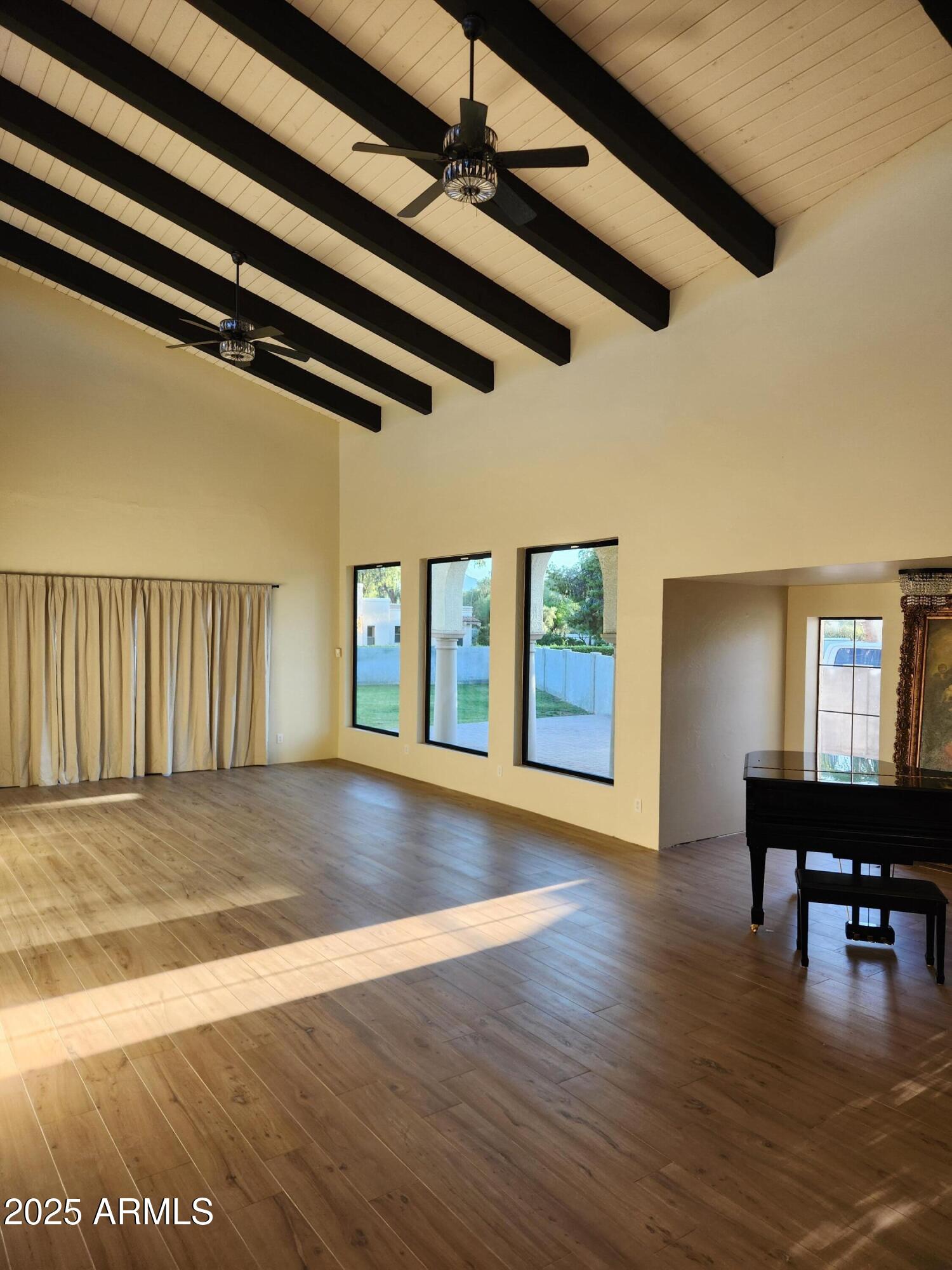 8915 North Invergordon Road Paradise Valley, AZ 85253 - Photo 6 of 62 living