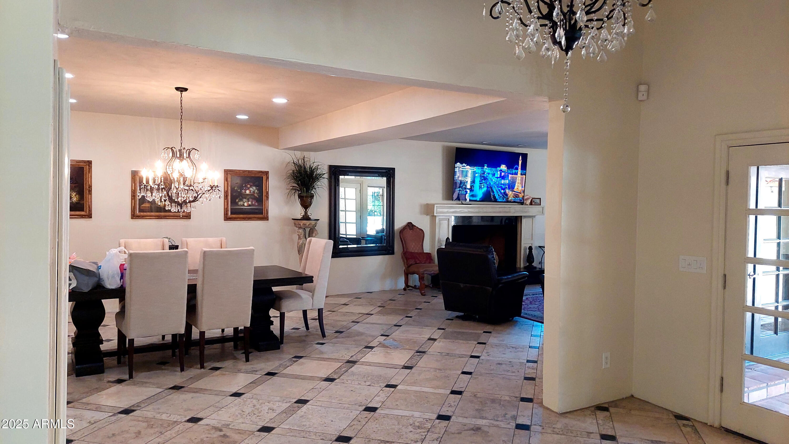 8915 North Invergordon Road Paradise Valley, AZ 85253 - Photo 15 of 62 family