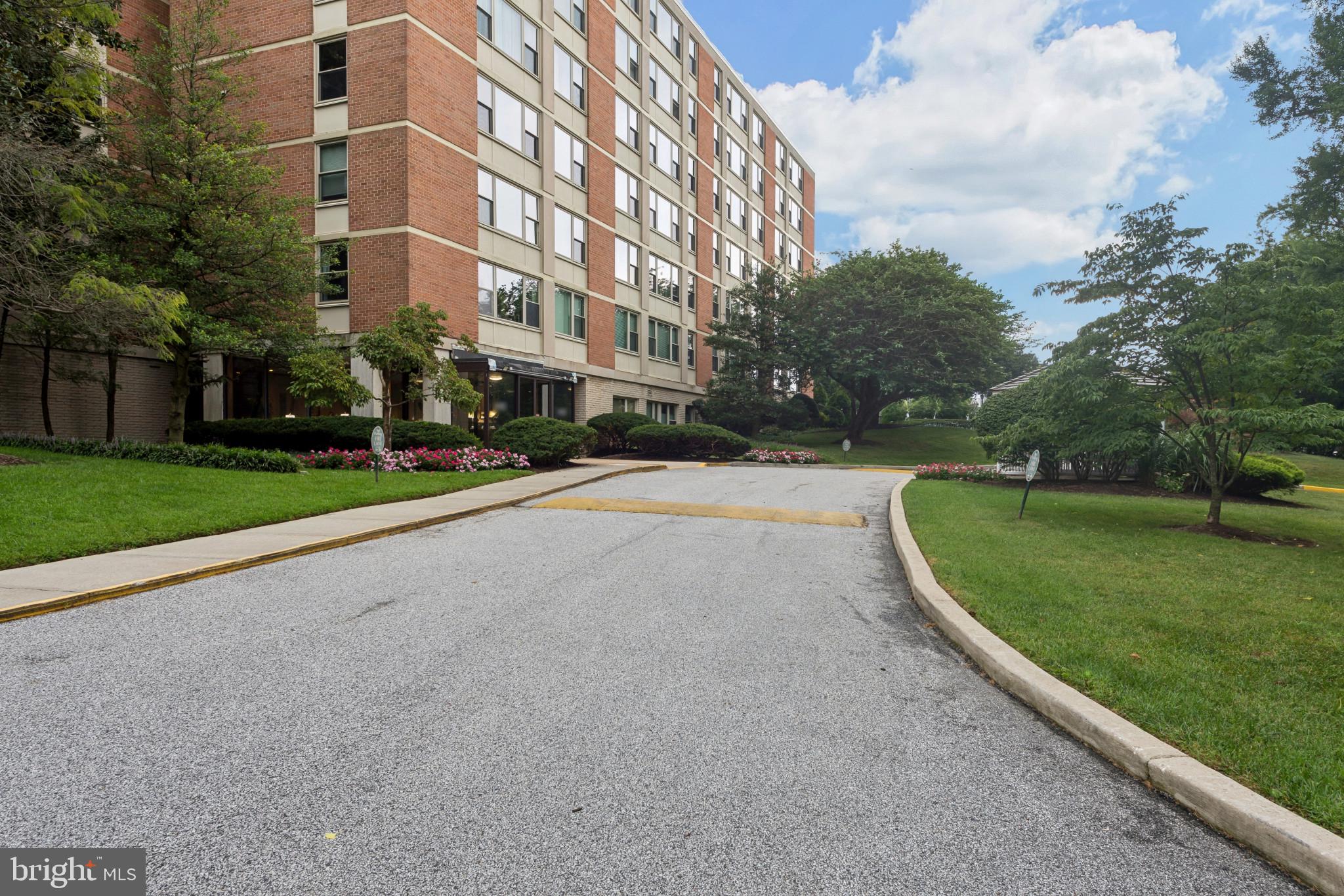 4401 Roland Avenue, Unit 415 Baltimore, MD 21210 - Photo 2 of 30 2 beds, 2 baths, meticulously renovated inside!