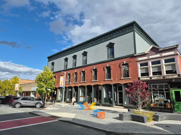 $2,360 | 36 Pleasant Street, Unit 3A, Claremont, NH 03743