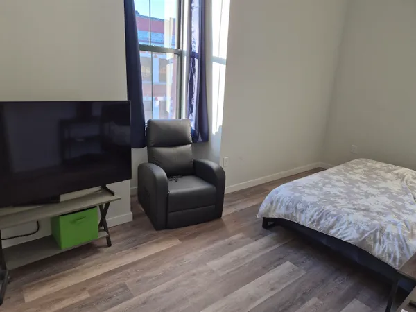 $2,360 | 36 Pleasant Street, Unit 3A, Claremont, NH 03743