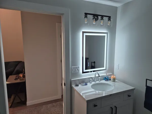 $2,360 | 36 Pleasant Street, Unit 3A, Claremont, NH 03743