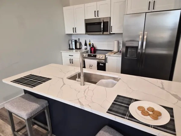 $2,360 | 36 Pleasant Street, Unit 3A, Claremont, NH 03743