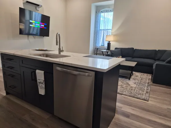 $2,360 | 36 Pleasant Street, Unit 3A, Claremont, NH 03743