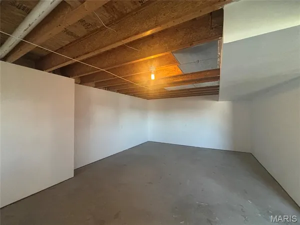 $239,000 | 322 Cartpath Lane, St. Clair, MO 63077