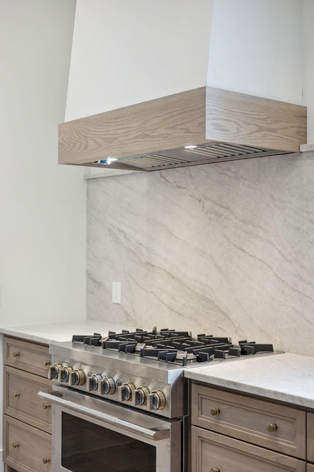 1130 Winding Way Road Nashville, TN 37216 - Photo 35 of 96 a stove top oven sitting inside of a kitchen