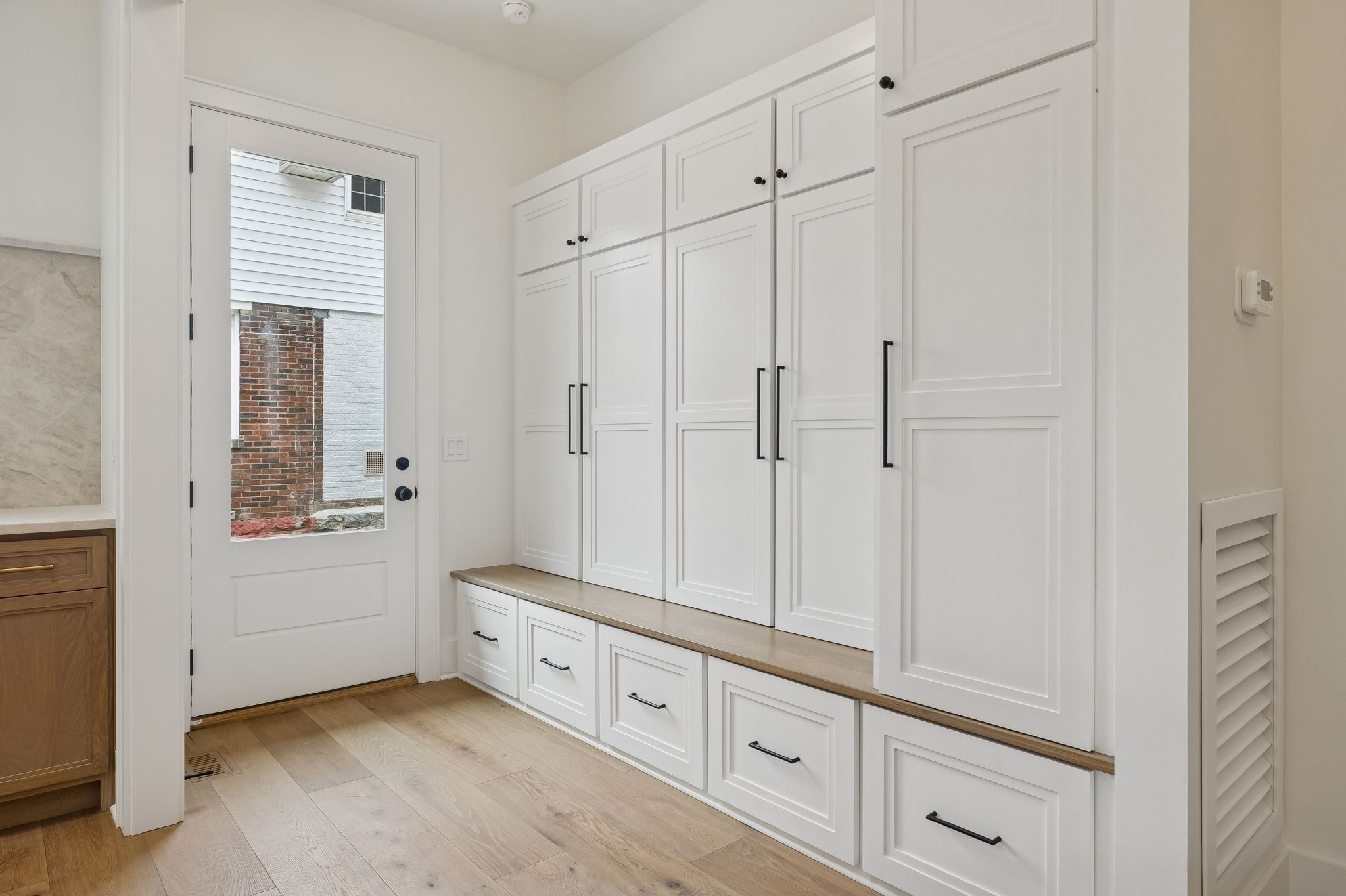 1130 Winding Way Road Nashville, TN 37216 - Photo 41 of 96 a view of an empty room with closet and mirror